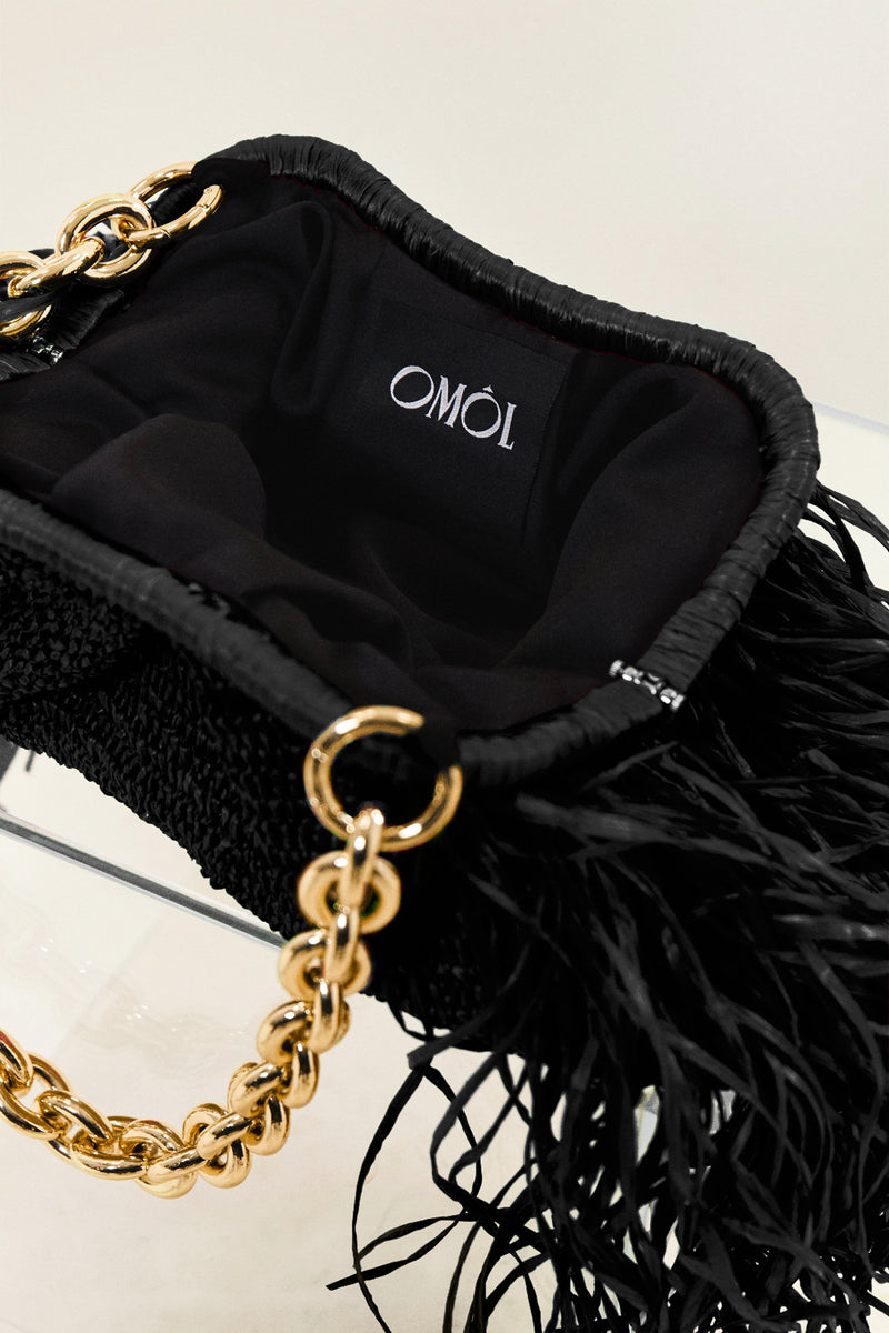 Handwoven raffia bag with fringes and gold chain – OMÔL