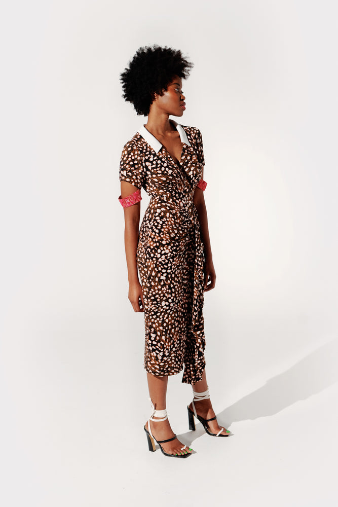 
                  
                    Load image into Gallery viewer, Maiga dress - Brown
                  
                